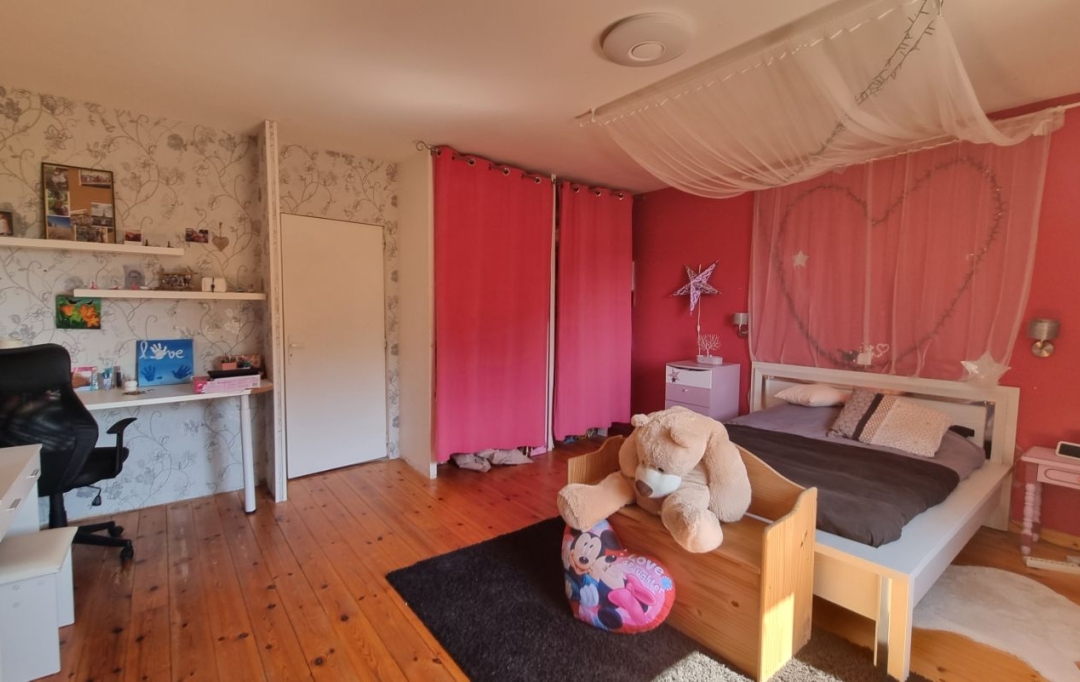 NL IMMOBILIER - UN VIAGER : House | CHATILLON-LA-PALUD (01320) | 340 m2 | 439 000 € 